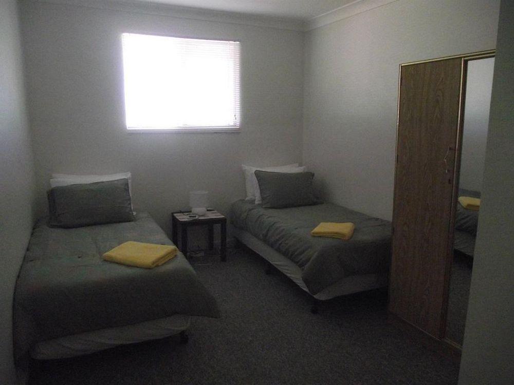 อัลลี คอตเทจ Guest House โบรเคนฮิลล์ ภายนอก รูปภาพ