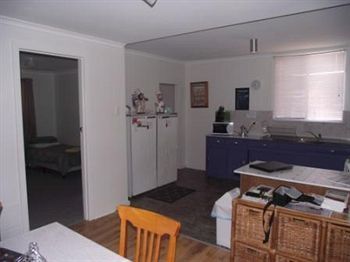 อัลลี คอตเทจ Guest House โบรเคนฮิลล์ ภายนอก รูปภาพ