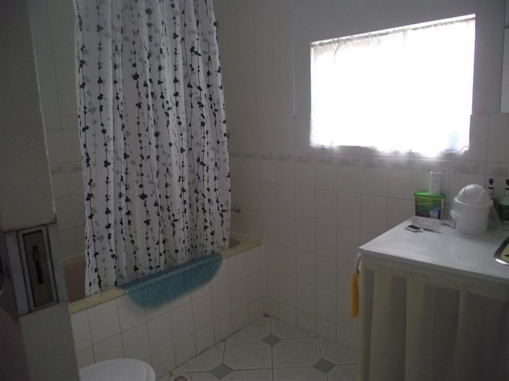อัลลี คอตเทจ Guest House โบรเคนฮิลล์ ภายนอก รูปภาพ